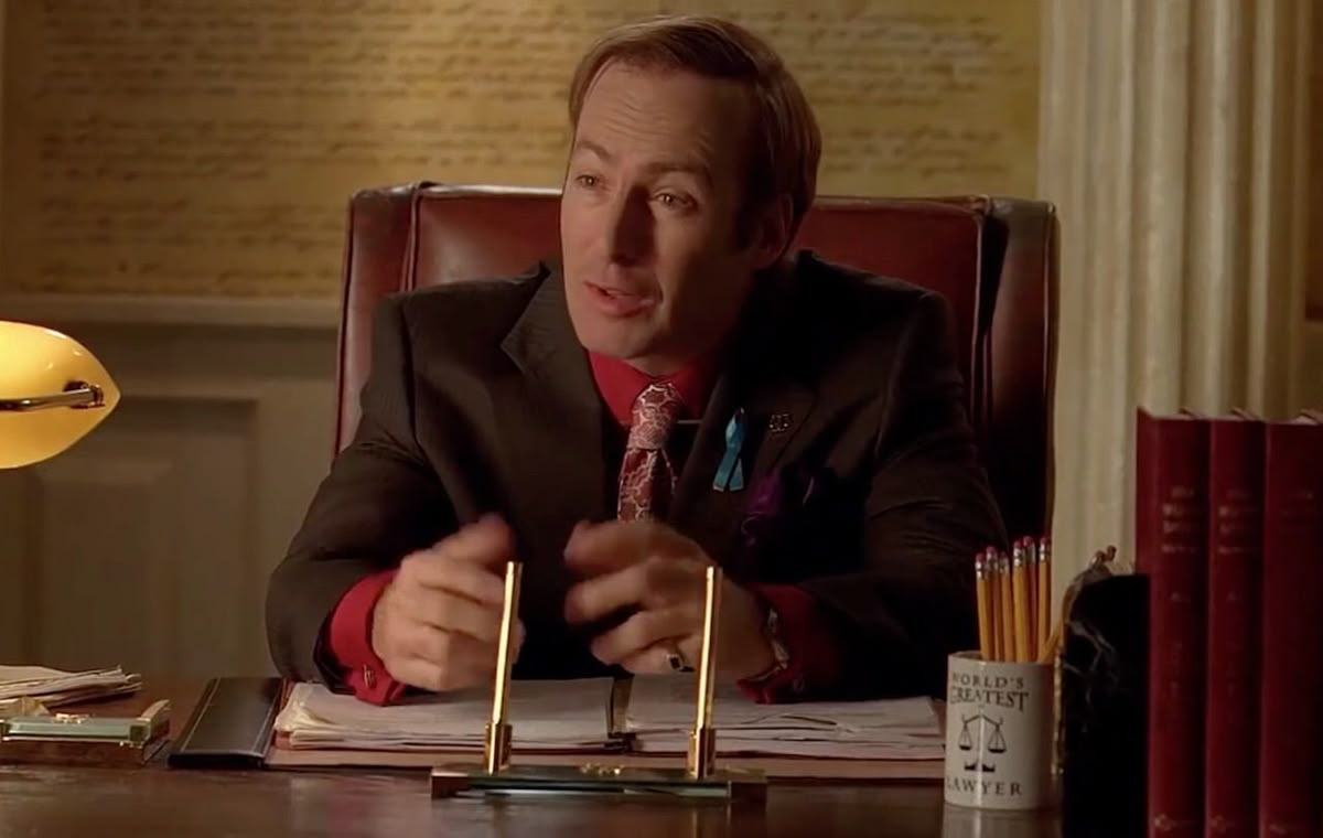 saul goodman com vermelho